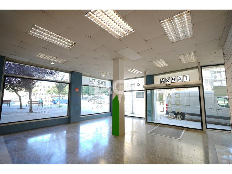 Foto 210414e9-d8a3-4d4f-8f2a-c3700329f6d8. Rent business premise in doctor junyent 9 in Centre Vic