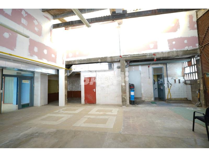 Foto 934772c2-688b-42b7-8cde-e130f7b97754. Rent business premise in doctor junyent 9 in Centre Vic