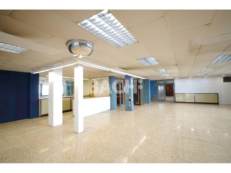 Foto d6d79093-b527-4b19-a1ba-6676622dc780. Rent business premise in doctor junyent 9 in Centre Vic