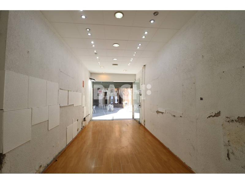 Foto 0eb4026c-57c4-4ffb-b360-482f4598876f. Location local commercial dans canonge collell 4 dans Vic