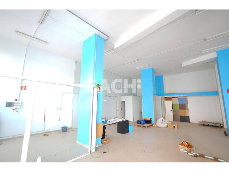 Foto 8e0f26bf-d63a-42bd-a3ca-bbe88250ff62. Location local commercial dans Caputxins-Ambulatori Vic