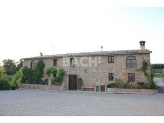 Rent Country house in Olost. Masia en alquiler en sant bartomeu del grau