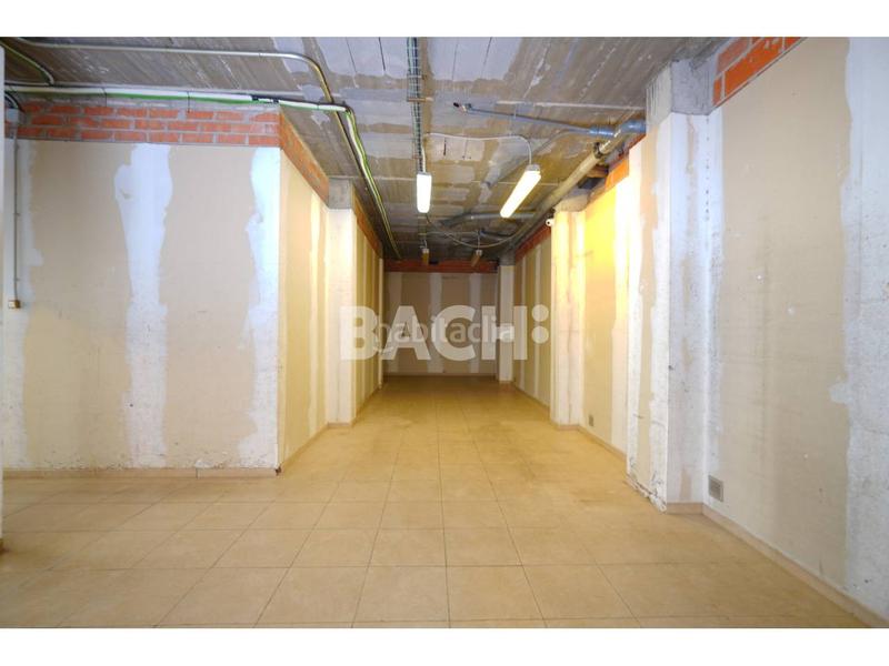 Foto a75b26a0-28f6-4d0a-9362-94daed468c5e. Alquiler local comercial gran oportunidad, amplio espacio bien ubicado en Vic