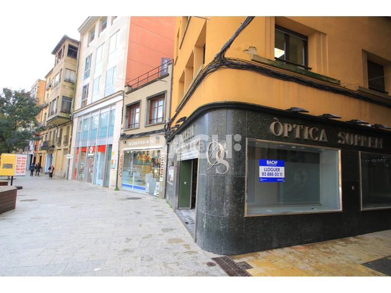 Foto 34e8826e-51f2-430c-bdd8-095089b716f4. Alquiler local comercial en rambla passeig 29 ubicación premium en Vic
