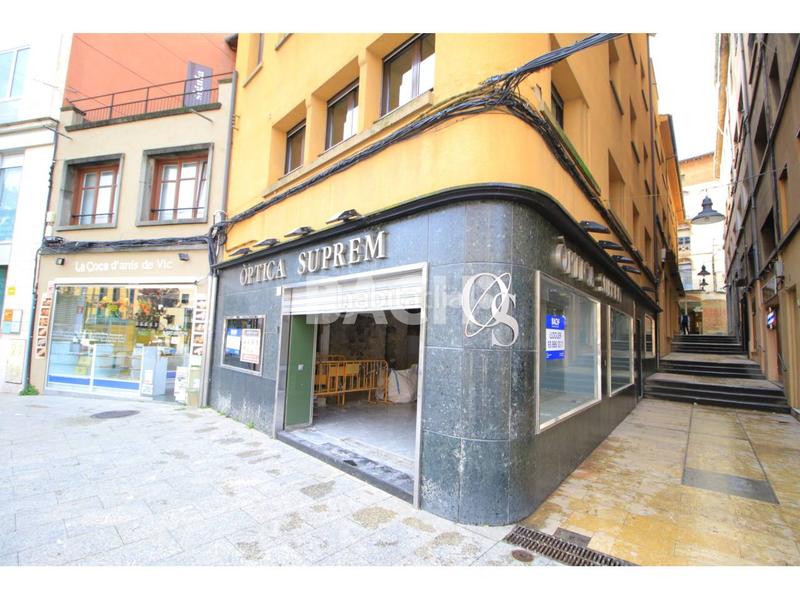 Foto 391c2dfb-11e7-44f1-8df2-9a44359e82dd. Alquiler local comercial en rambla passeig 29 ubicación premium en Vic