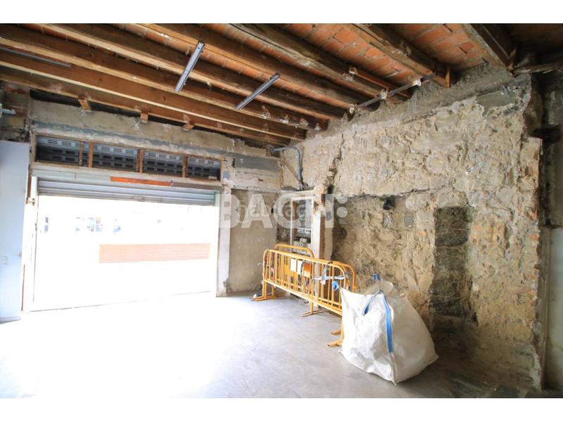 Foto e0a86819-2d14-4f14-b53e-1e353a57b220. Lloguer local comercial a passeig 29 a Centre Vic