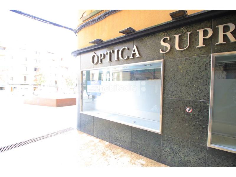 Foto 821a6008-9a8d-44c8-8bd1-3ee7d16263e4. Location local commercial dans passeig 29 dans Centre Vic