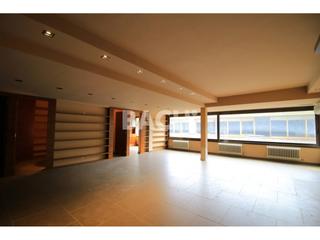 Location Bureau  Manlleu. Local de 110 m en alquiler en el centro de vic