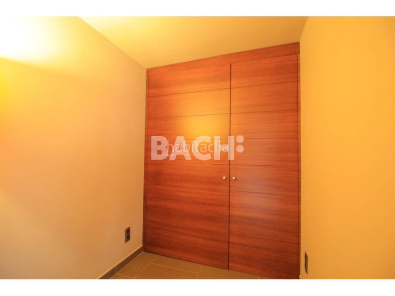 Foto 2271294e-c6a3-4207-abb2-73a1ffce430b. Rent office space in Nord Vic