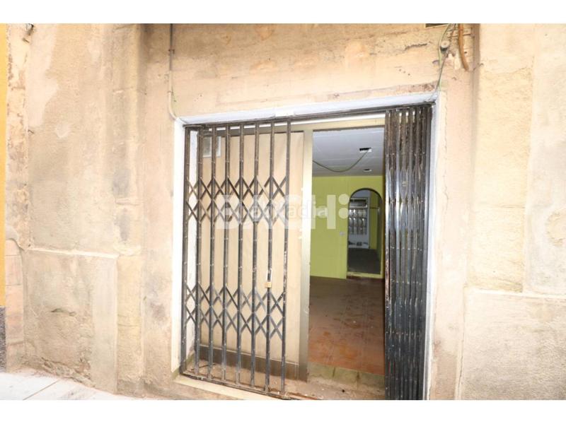 Foto 8d3bbe30-57b3-4157-8ad6-1de01da9166d. Lloguer local comercial a Centre Vic