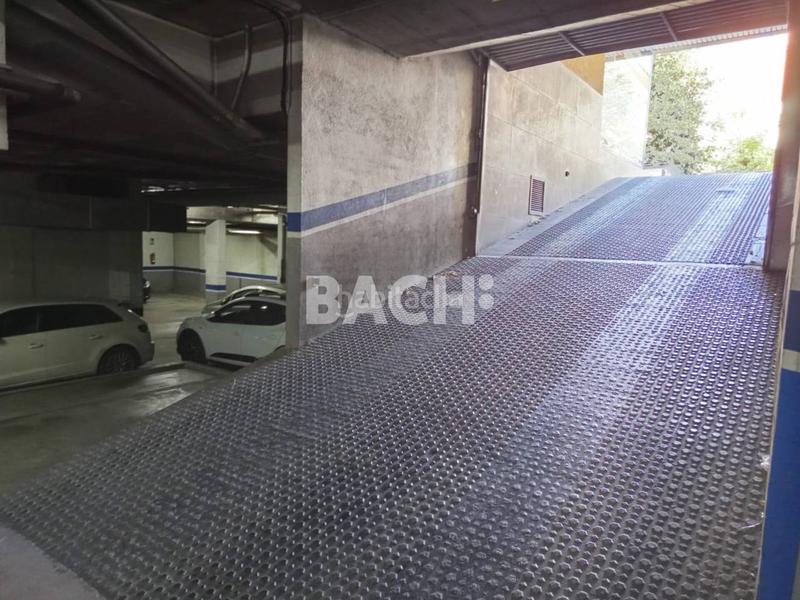 Foto 5174c487-3278-4ba9-a9a5-5714f2e88468. Aparcament cotxe a Nord Vic