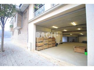 Lloguer Local Comercial  Joan maragall. Diáfano con muelle de carga