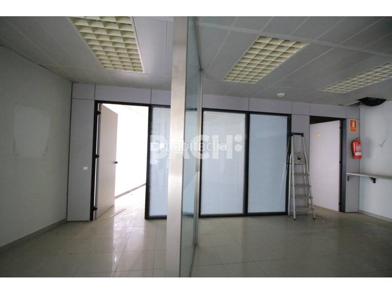 Foto 221335e9-e747-4e55-840e-dc6886e9cbb7. Miete geschäftsraum in major 35 in Tona