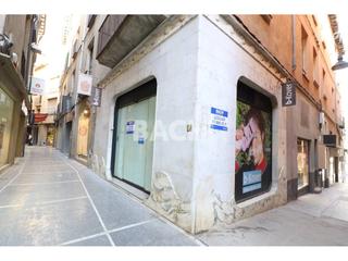 Affitto Locale commerciale in Argenters 13. Local comercial en alquiler en centre històric