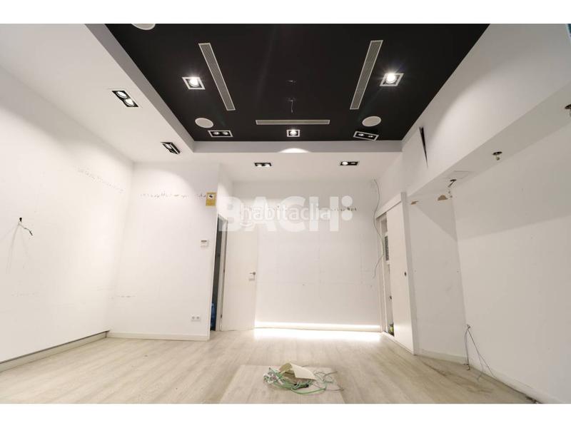 Foto 5448515d-b9dd-48a2-b74c-e3fe35d072e7. Lloguer local comercial a argenters 13 a Centre Vic