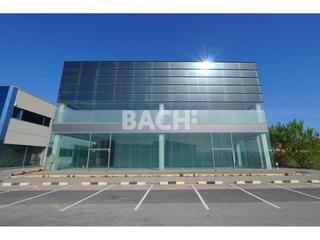 Rent Industrial building in Osona 1. Amplios espacios y mucha luz natural