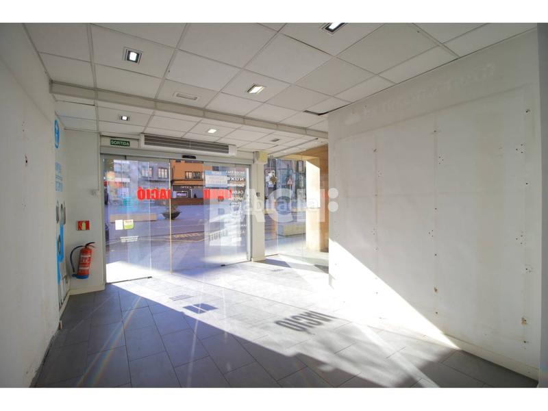 Foto 7377a179-1b33-436e-a3f1-d2d454a5993e. Alquiler local comercial en passeig 31 alquiler de local comercial en la rambla del passeig en Vic