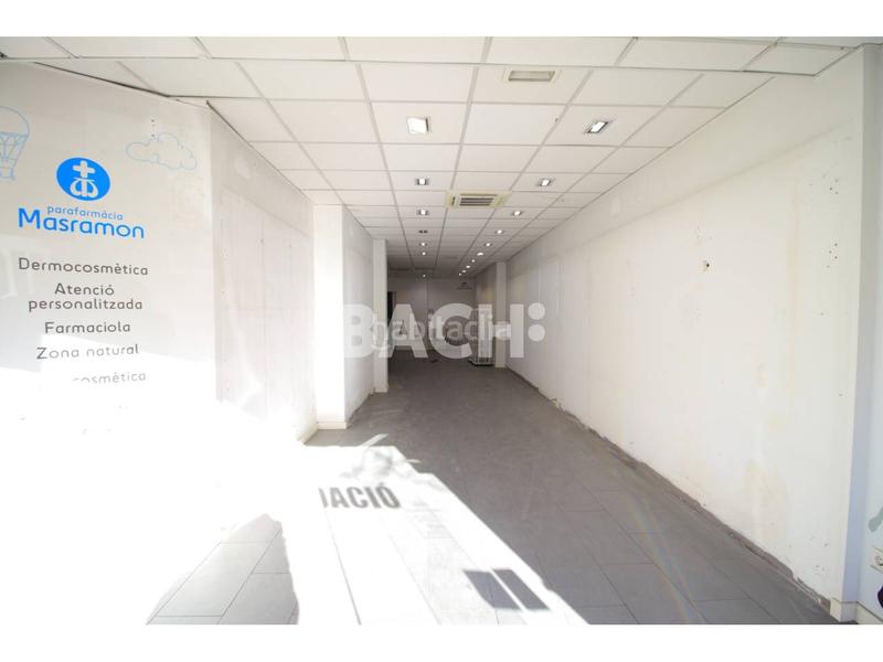 Foto 1c2ea239-da8b-47b1-80eb-c3e0a343fb6d. Lloguer local comercial a passeig 31 a Centre Vic