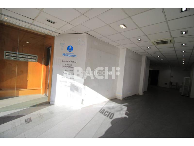 Foto a2dce0f7-c4f7-4d00-bcb3-b61b613a1f40. Lloguer local comercial a passeig 31 a Centre Vic
