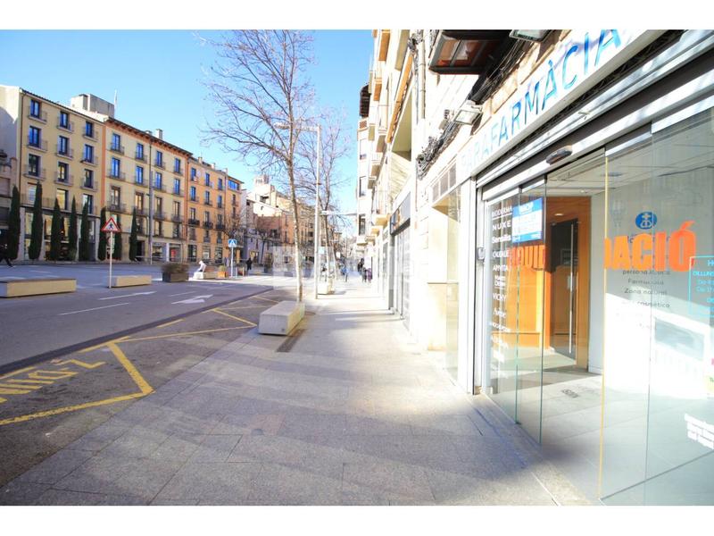 Foto a964bab3-fcdc-4598-ad12-fb27b6bf6263. Lloguer local comercial a passeig 31 a Centre Vic
