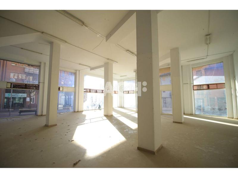 Foto 5577a6ac-a470-4329-9865-50679c45567d. Lloguer local comercial a plaza lluis companys 1 a Vic