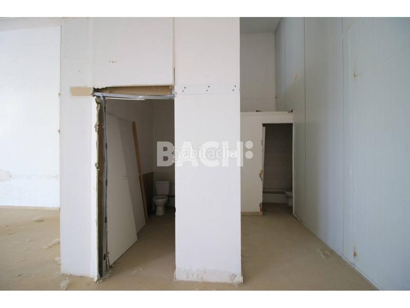 Foto a07335e2-7ce8-4e0d-97da-4756cb382ac3. Lloguer local comercial a plaza lluis companys 1 a Vic