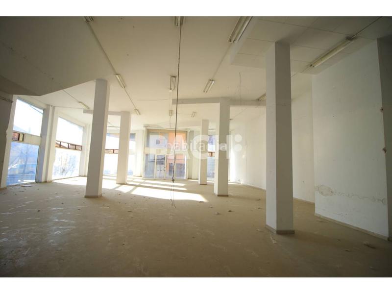 Foto ecde5abf-03f1-4521-9222-be960517b1f3. Lloguer local comercial a plaza lluis companys 1 a Vic