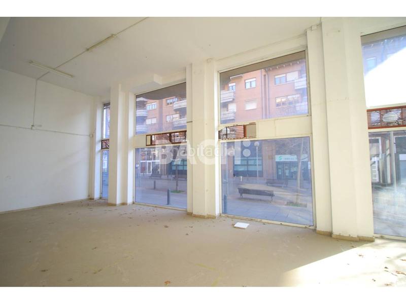 Foto 591bd6c1-4cce-4b9d-b458-8cd755ad11ca. Location local commercial dans plaza lluis companys 1 dans Vic