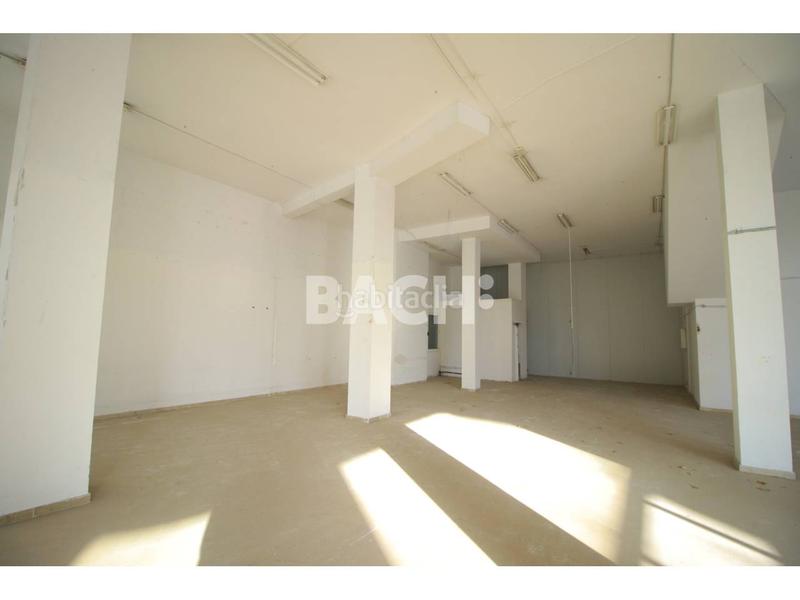 Foto 6cbfc148-fbda-474a-8cae-b8740efd76ff. Location local commercial dans plaza lluis companys 1 dans Vic