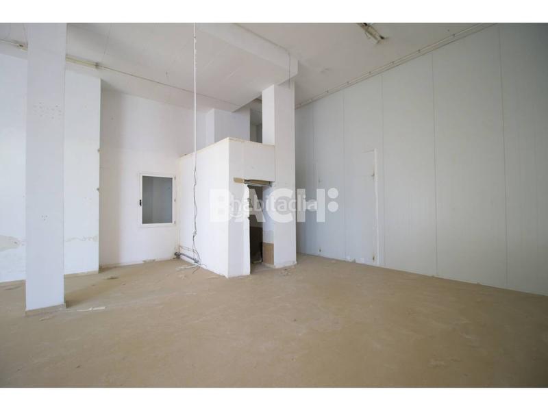 Foto 637eea3e-23df-42ed-992c-44e954f8d17c. Rent business premise in plaza lluis companys 1 in Vic