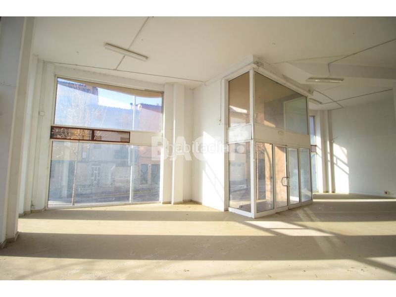 Foto 6b8c8c29-8fed-473e-b185-0b9fb0659a5f. Rent business premise in plaza lluis companys 1 in Vic