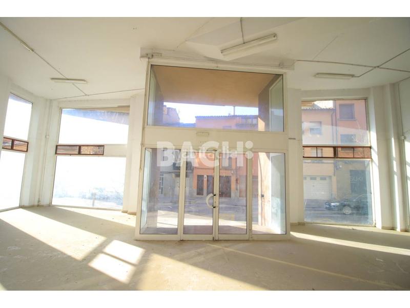 Foto a5265f6b-7650-4aaf-a1e1-bc352e25162b. Rent business premise in plaza lluis companys 1 in Vic