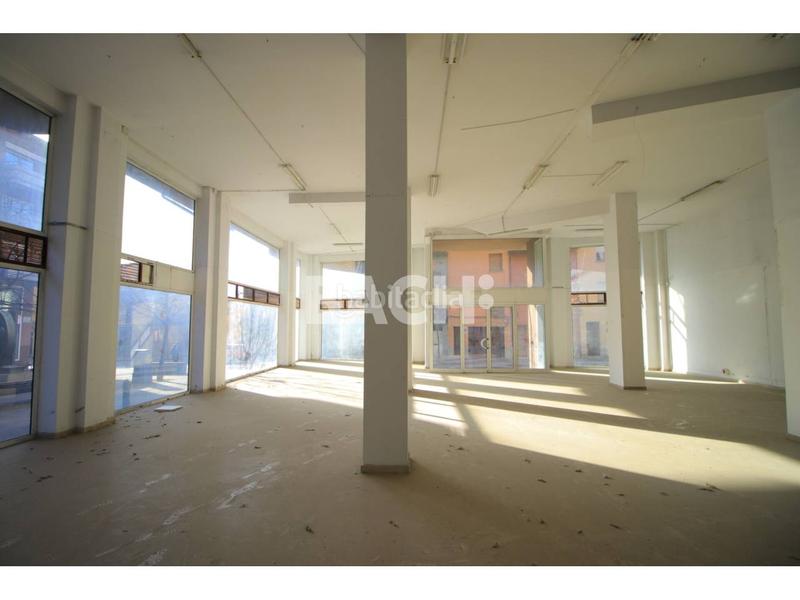 Foto ec6b48bb-f97f-46d4-abd6-32e33c2c3522. Rent business premise in plaza lluis companys 1 in Vic