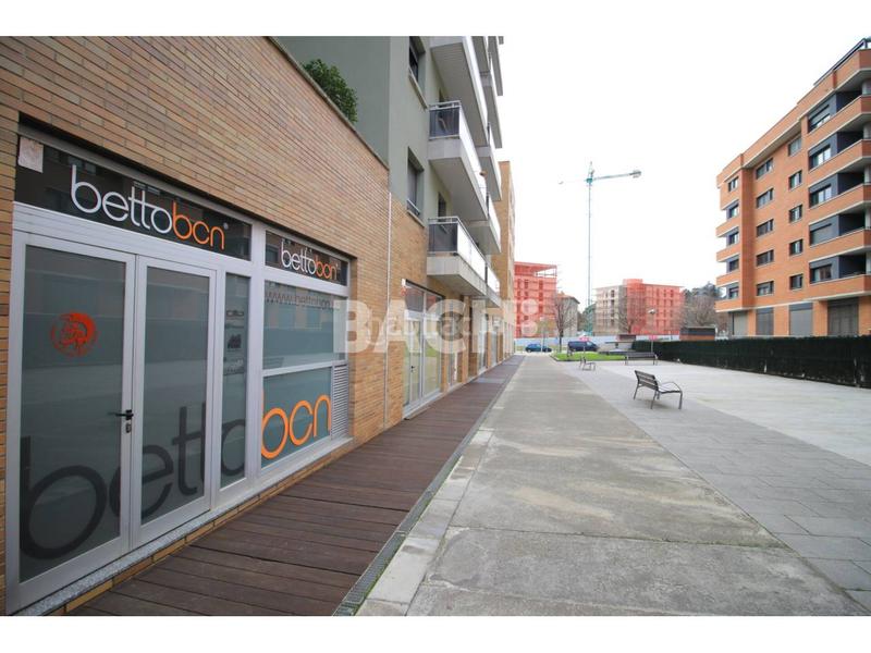 Foto af6c59f5-1de7-43bc-bea5-2c7ff742e418. Lloguer local comercial a Nord Vic