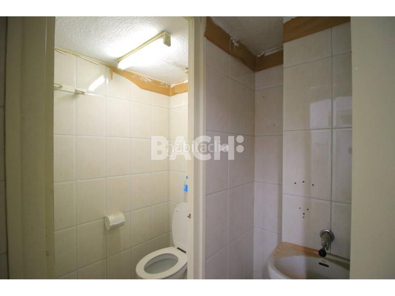 Foto 3d3964f7-83e1-4338-b721-9027787ac830. Lloguer local comercial a Centre Vic