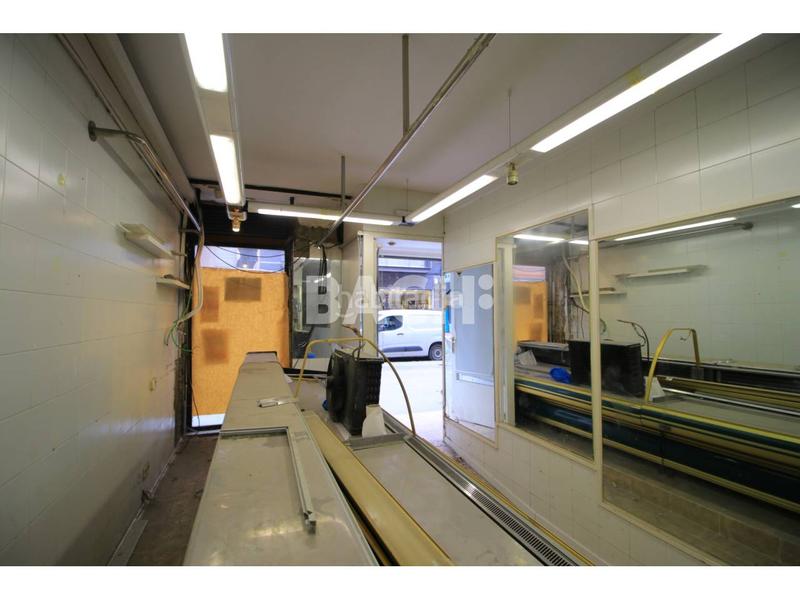 Foto e8901821-d44a-462a-8c26-a062c618a46d. Lloguer local comercial a Centre Vic