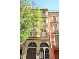 Casa  Rambla passeig. Una joya por transformar en el corazón de vic
