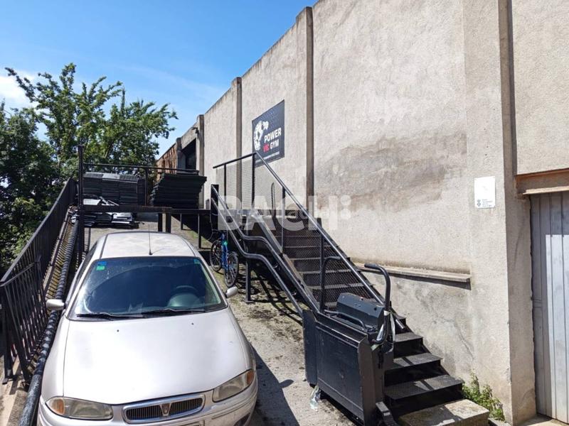 Foto 0adf2856-468a-49ac-ad0b-4107994c35a4. Location local commercial dans Estadi-Santa Anna Vic