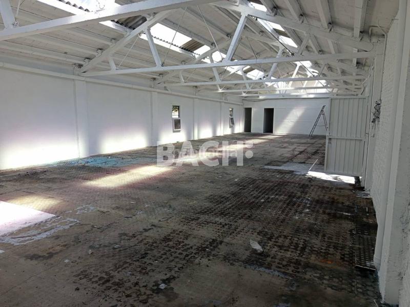 Foto 9b620b0d-06b3-43d4-a8c3-8cb402478219. Location local commercial dans Estadi-Santa Anna Vic