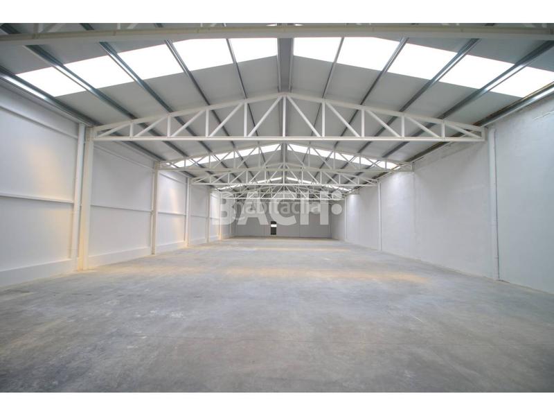 Foto 6a1e820d-94eb-4629-8450-3a09860ff66e. Alquiler nave industrial espacio industrial diáfano con acceso dual y gran potencial en Vic