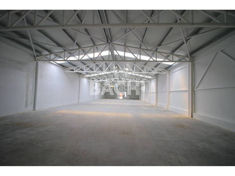 Foto 859972e3-4051-476f-bf97-1dbafc214233. Alquiler nave industrial espacio industrial diáfano con acceso dual y gran potencial en Vic
