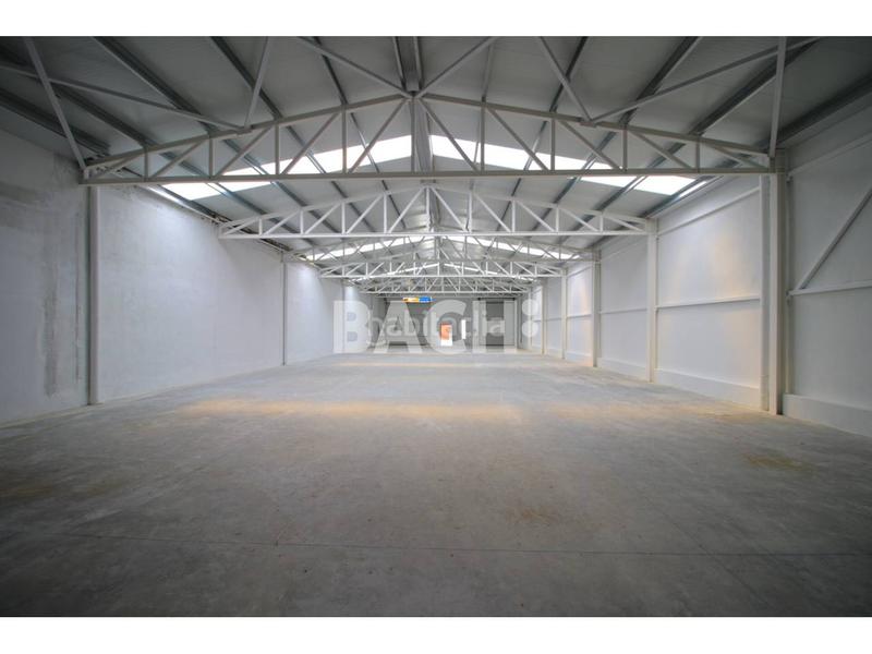 Foto cc96b8a3-be05-42d6-a2e6-af9a3a76de81. Alquiler nave industrial espacio industrial diáfano con acceso dual y gran potencial en Vic