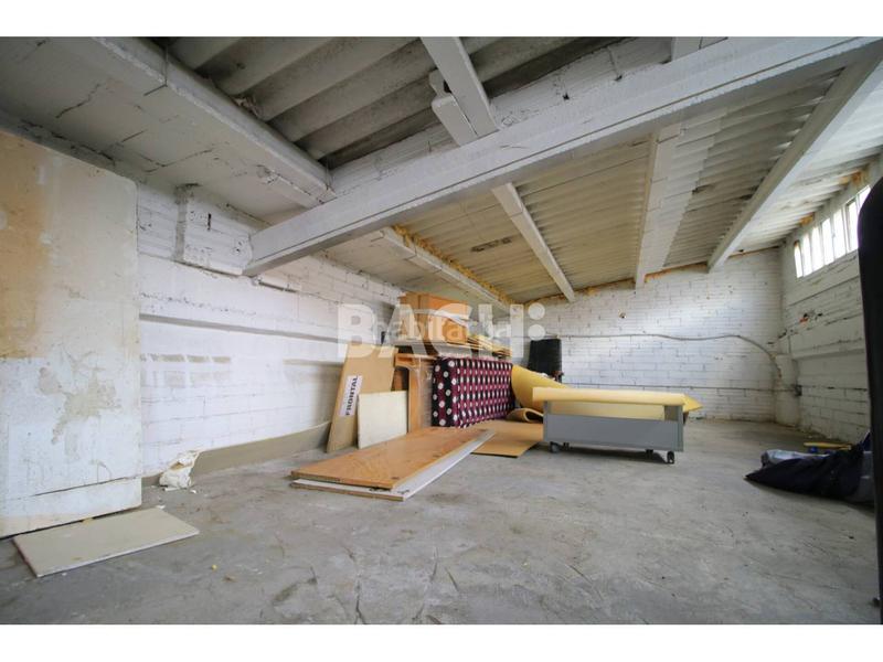 Foto 2efabe3e-ee03-42da-ae0a-a383cd14a696. Local commercial dans Caputxins-Ambulatori Vic