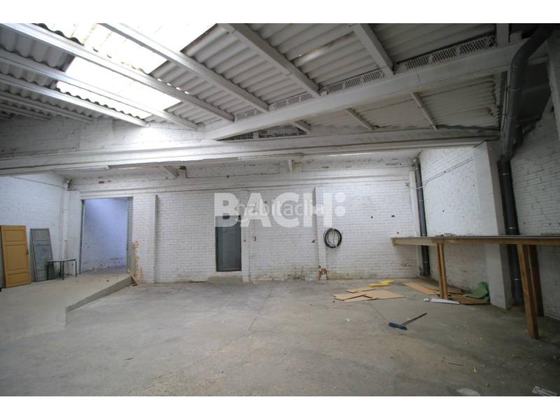 Foto 7aba6086-f7d8-4561-9d86-3cb94f2db4b2. Local commercial dans Caputxins-Ambulatori Vic