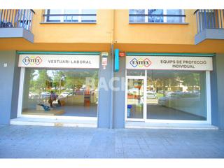Lloguer Local Comercial  Sant bernat calbó. Amplia visibilidad y luz natural, ideal para tu negocio