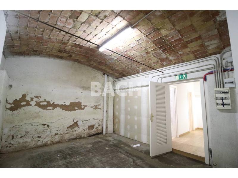 Foto 555f3e4a-46d0-4938-bc15-eb2d37a6208e. Alquiler local comercial en jacint verdaguer 18 diáfano, con gran visibilidad en Vic