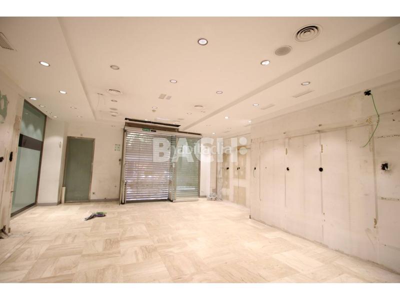 Foto 0d088807-1fa2-4f42-b437-ef4c7e21bf5b. Lloguer local comercial a jacint verdaguer 18 a Centre Vic