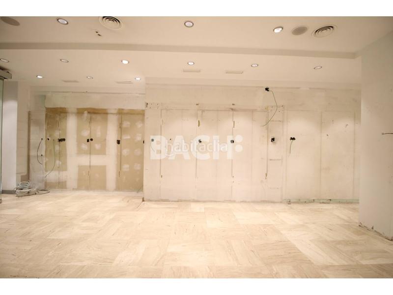 Foto 9b280034-f482-42fe-ab42-f3bddc51888a. Lloguer local comercial a jacint verdaguer 18 a Centre Vic