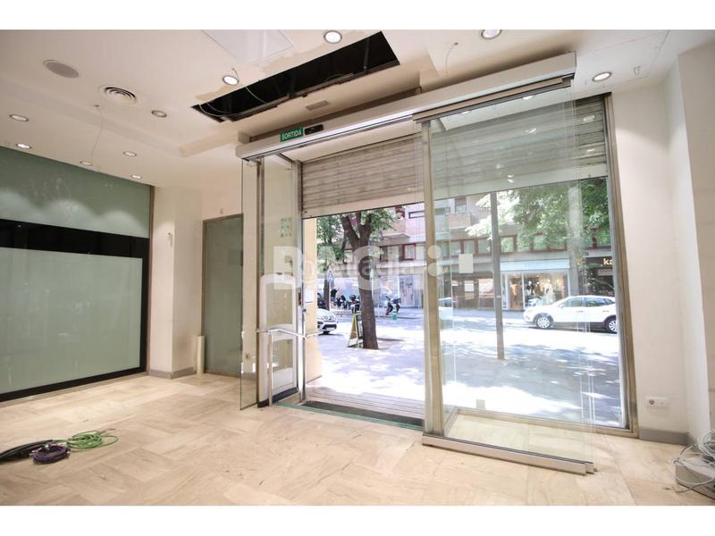 Foto 9f2a9b53-5d14-4d75-9b92-09c00fe71ea2. Lloguer local comercial a jacint verdaguer 18 a Centre Vic