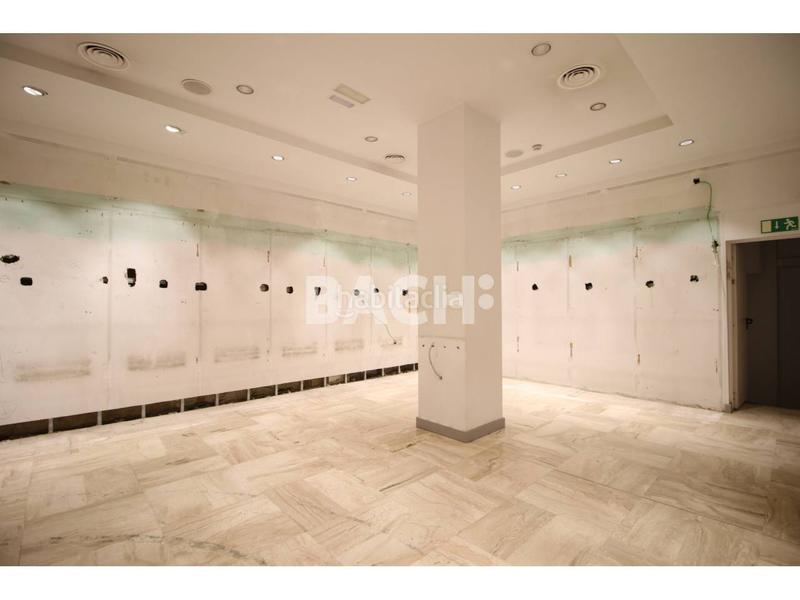 Foto bcd2b4a5-97c3-4265-90ef-ee736c8b5c60. Lloguer local comercial a jacint verdaguer 18 a Centre Vic